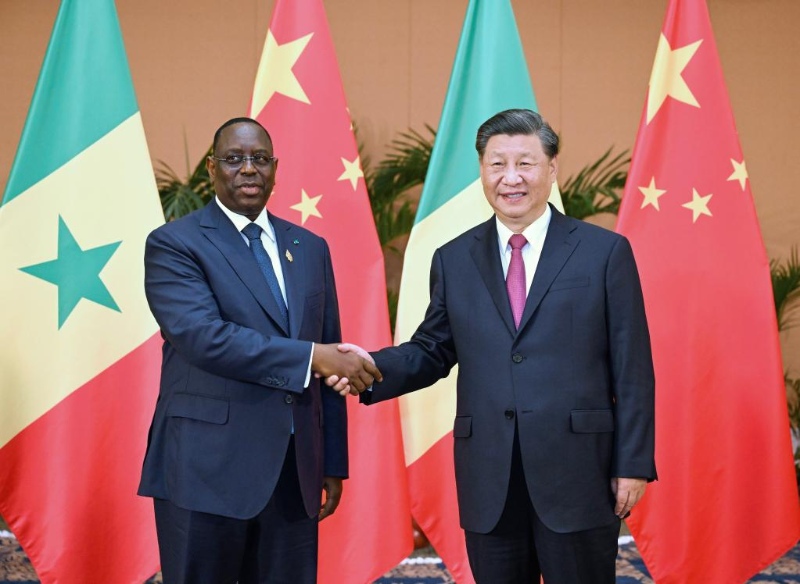Си Цзиньпин провел встречу с президентом Сенегала М. Саллом