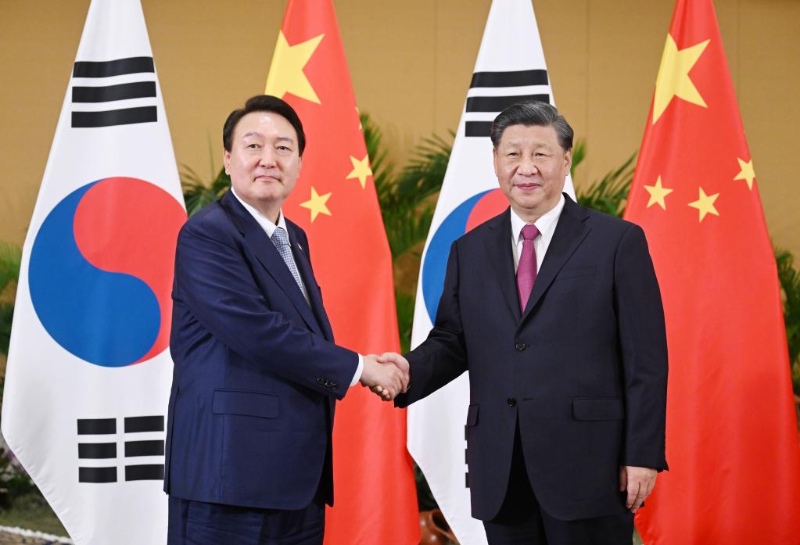 Си Цзиньпин провел встречу с президентом Республики Корея Юн Сок Елем