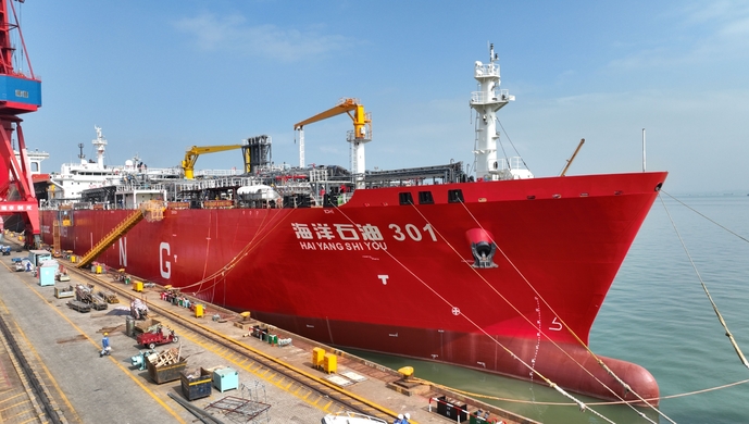 В Китае введено в эксплуатацию первое судно для перевозки и бункеровки СПГ