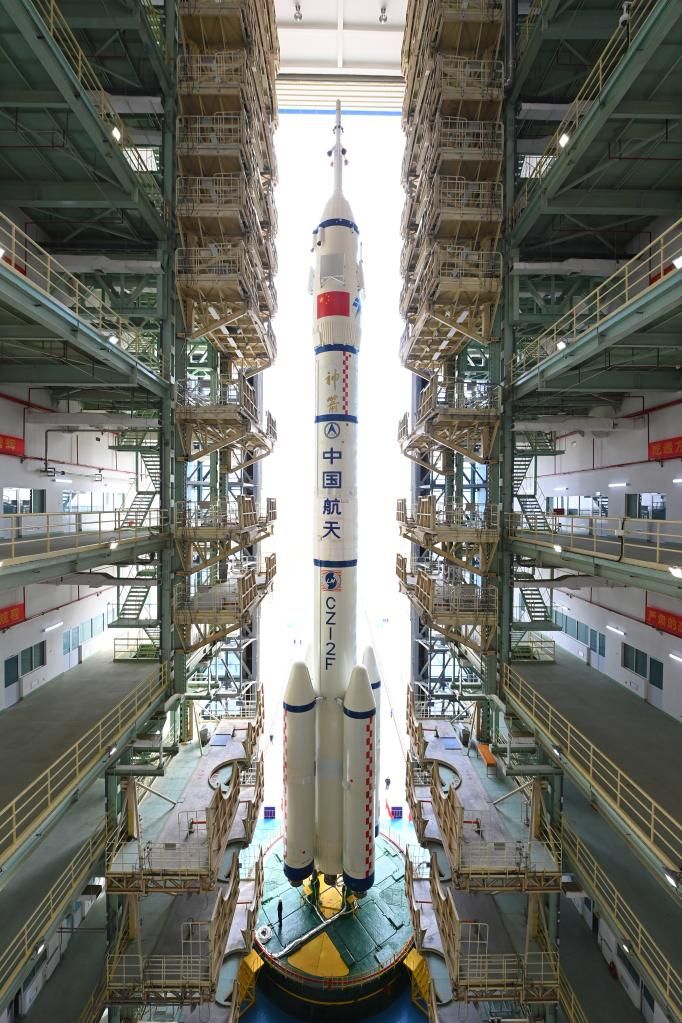 Китай готовится к запуску пилотируемого космического корабля "Шэньчжоу-15"