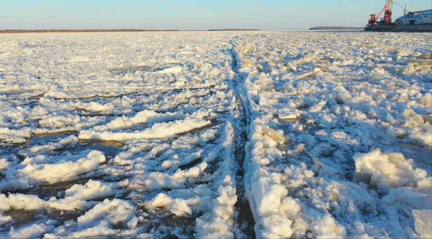 На реке Уссури начался ледоход