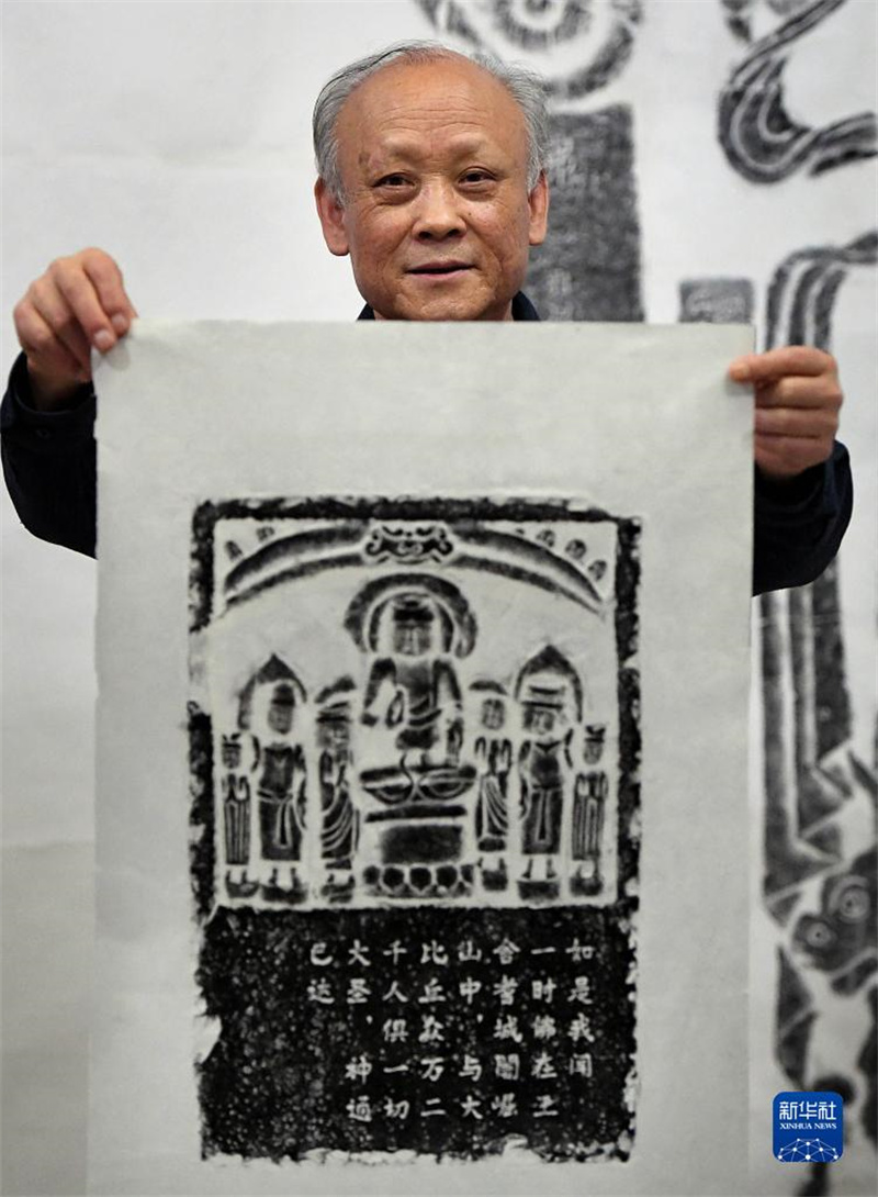 Мастер Ли Жэньцин «оживляет» древние каменные барельефы
