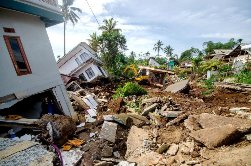 Число погибших в результате землетрясения на западе Индонезии возросло до 271
