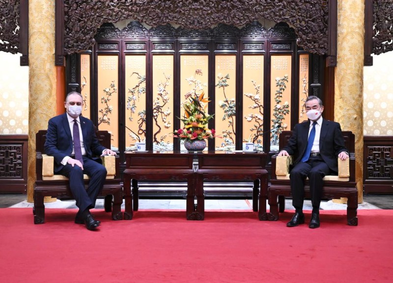 Ван И встретился с новым послом России в Китае И. Моргуловым