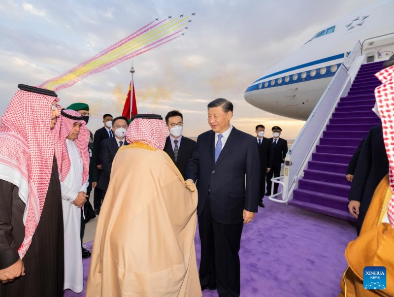 Си Цзиньпин прибыл в Эр-Рияд для участия в саммитах Китай -- Арабские государства и Китай -- ССАГПЗ, а также с государственным визитом в Саудовскую Аравию