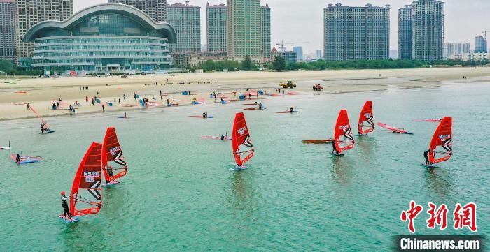 На юге Китая прошли четыре национальных соревнования по водным видам спорта
