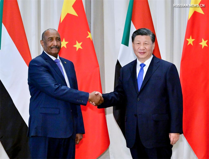 Си Цзиньпин встретился с председателем Суверенного совета Судана
