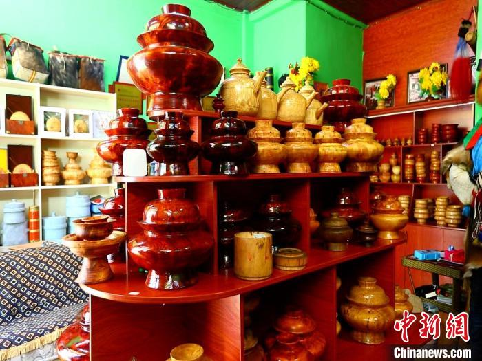 В тибетском городе Линьчжи жители увеличивают доходы с помощью традиционного мастерства