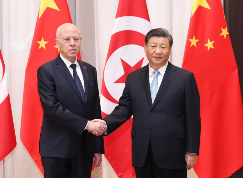 Китай поддерживает путь развития Туниса, выступает против внешнего вмешательства -- Си Цзиньпин
