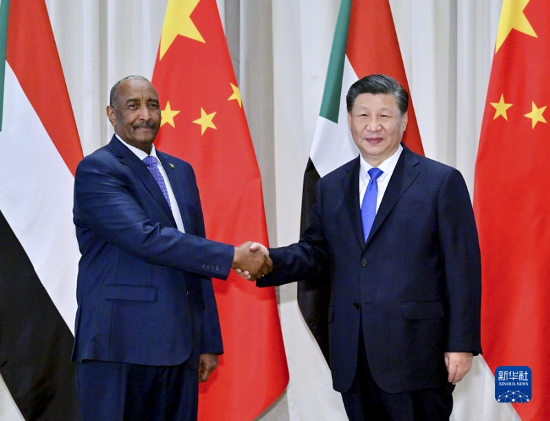 Китай продолжит поддерживать политический переход в Судане -- Си Цзиньпин
