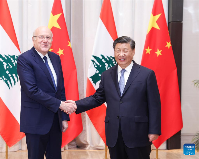 Си Цзиньпин провел встречу с премьер-министром Ливана