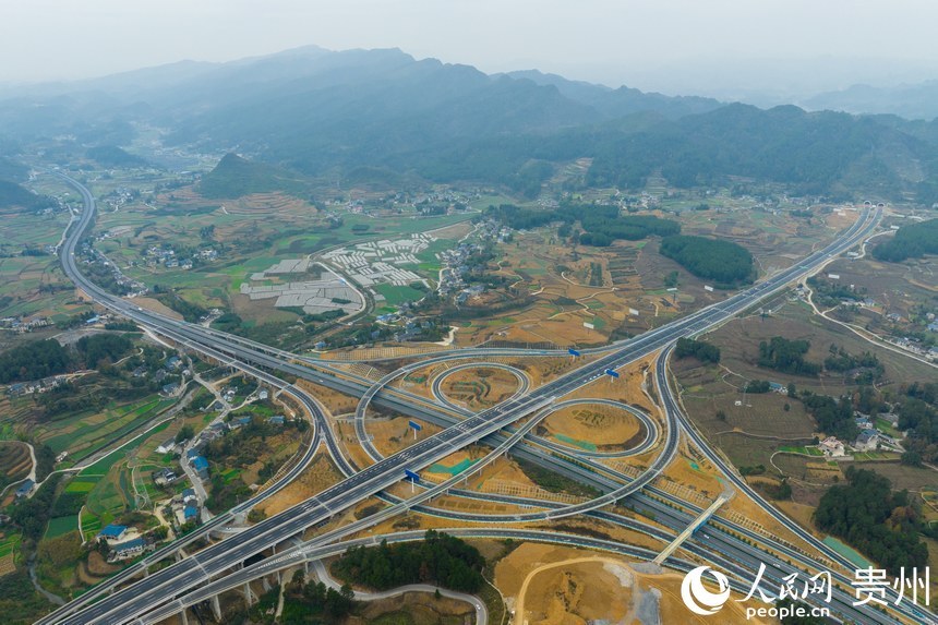 В провинции Гуйчжоу открыта скоростная автомагистраль Жэньхуай-Цзуньи