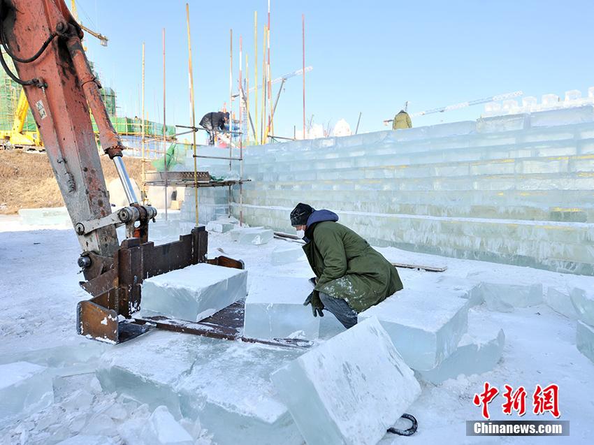Живописный район льда и снега Синьтяньди в городе Чанчунь ждет туристов со всего мира