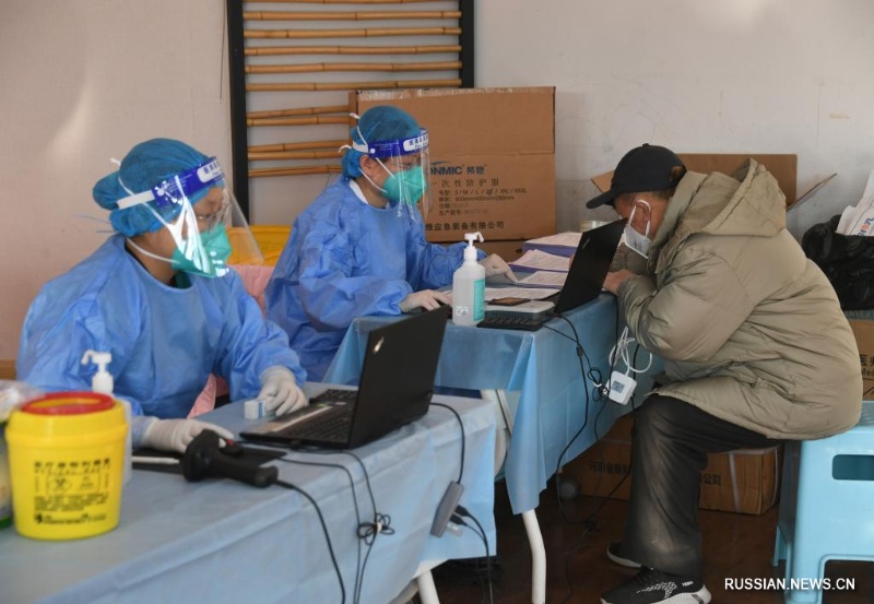Жителям пекинского района Хайдянь начали ставить вторую бустерную дозу прививки от COVID-19