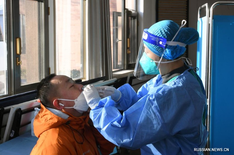 Жителям пекинского района Хайдянь начали ставить вторую бустерную дозу прививки от COVID-19