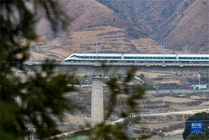 На юго-западе Китая введена в эксплуатацию новая железная дорога Чэнду-Куньмин