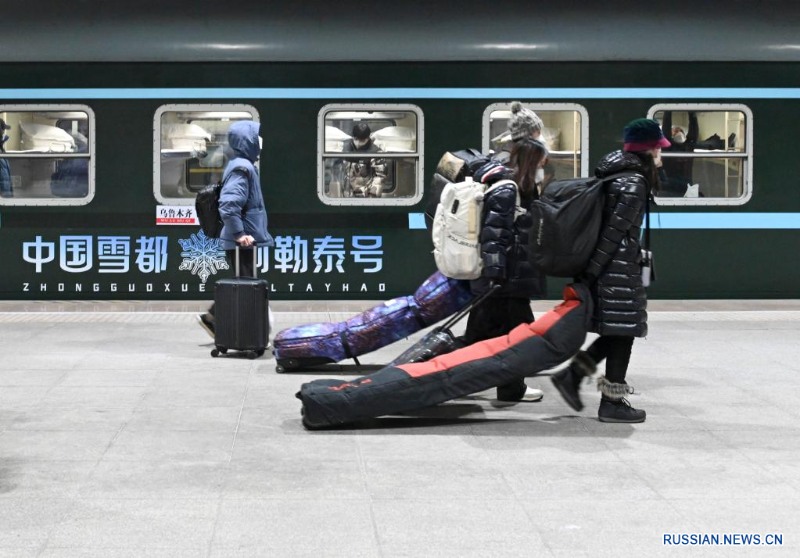В Синьцзяне начал курсировать туристический поезд "Алтай - китайская столица снега"