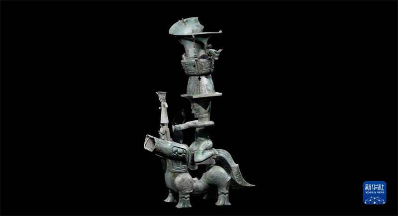 Китайские археологи успешно соединили «богочеловека» с «мифическим животным» из жертвенных ям памятника Саньсиндуй