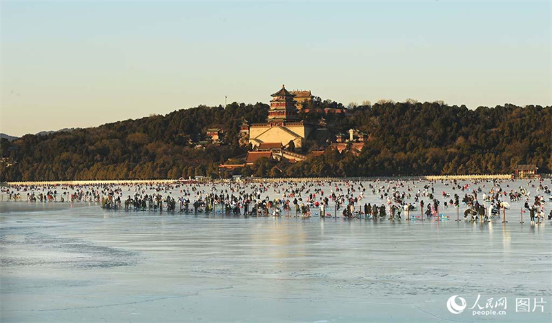 Озеро Куньминху в парке Ихэюань – самый большой открытый каток в городской черте Пекина