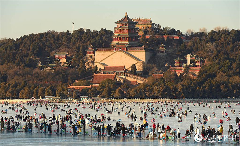 Озеро Куньминху в парке Ихэюань – самый большой открытый каток в городской черте Пекина