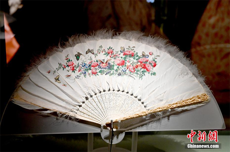 В Чэнду открылась выставка китайских вееров 18-19 веков