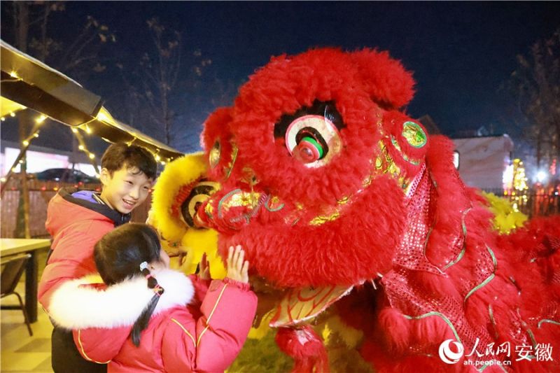В уезде Наньлин провинции Аньхой прошли культурные мероприятия, посвященные встрече Праздника Весны. Фото: «Жэньминьван» Чжан Цзюнь