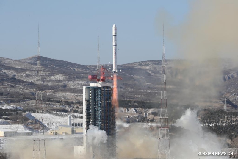 Китай запустил в космос 14 новых спутников