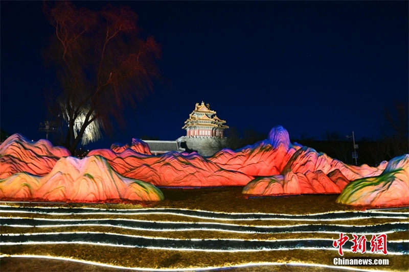 Пекин яркими огнями встречает праздник Весны