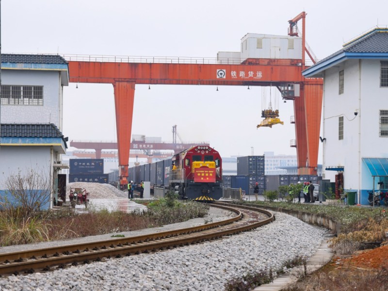Из китайского города Лючжоу отправился первый в 2023 году прямой грузовой поезд в Москву