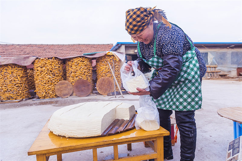 Приготовление «мешочков счастья» тофу в провинции Шаньдун