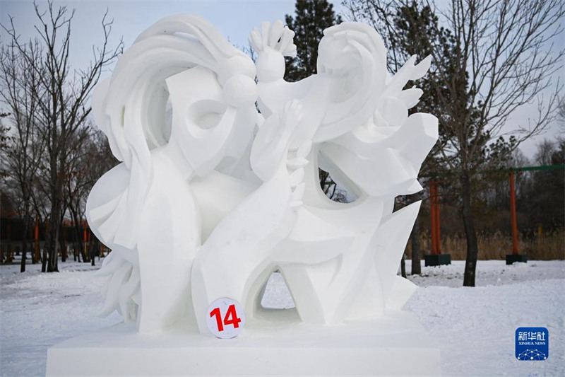 Работа «Моя невеста», также занявшая первое место во Всекитайском конкурсе снежных скульптур.
