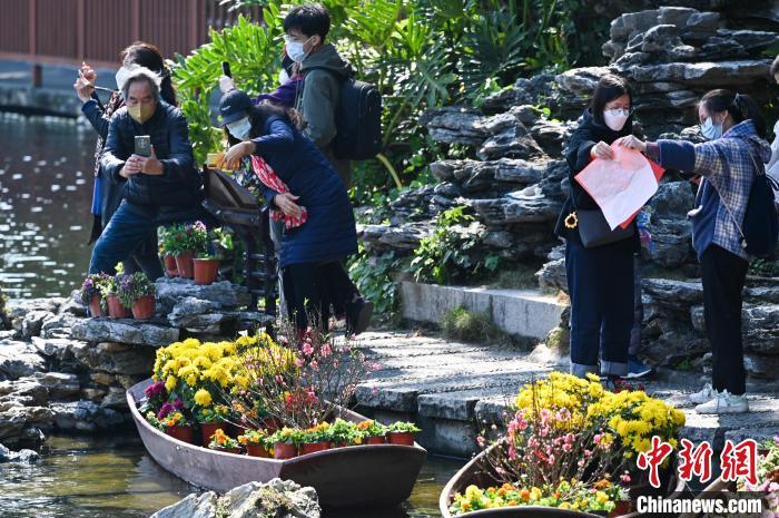 В Гуанчжоу открылся Цветочный рынок на воде