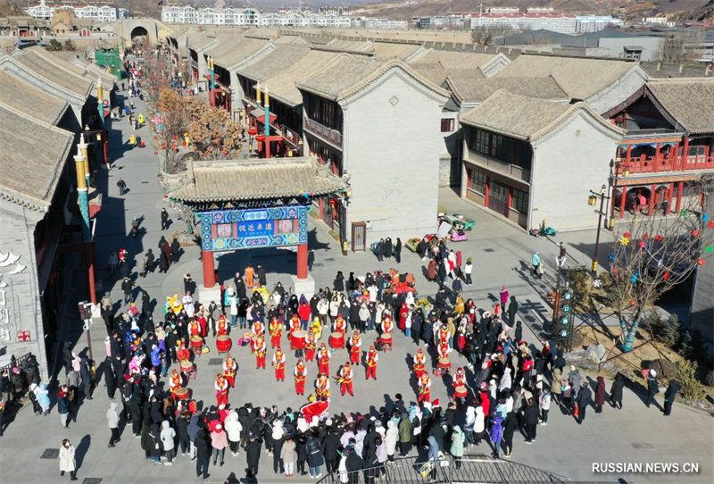 Храмовой фестиваль у древней заставы города Чжанцзякоу