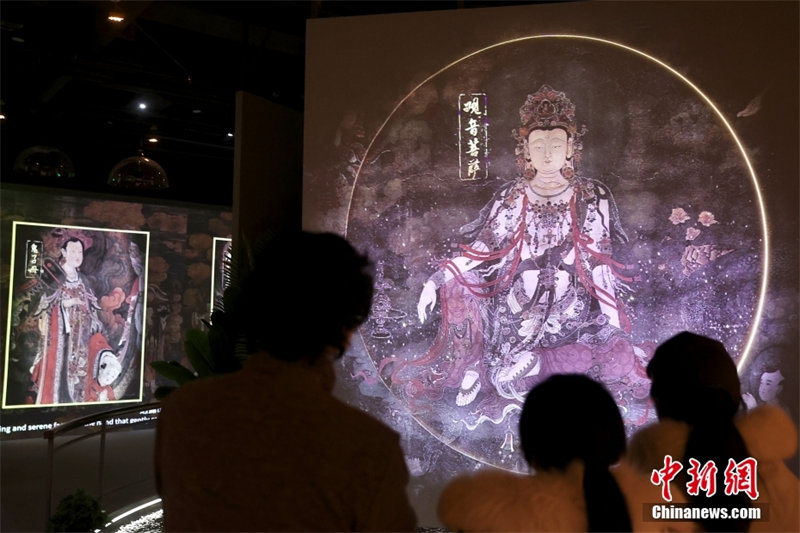 В Пекине открылась цифровая иммерсивная выставка на тему буддийской стенной росписи
