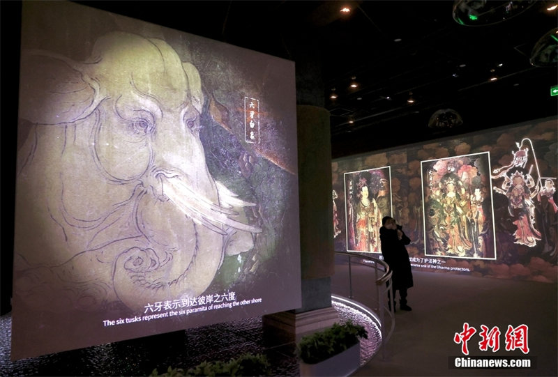 В Пекине открылась цифровая иммерсивная выставка на тему буддийской стенной росписи