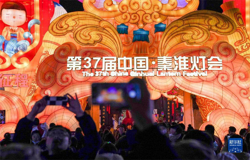 По всему Китаю радостно отметили Праздник фонарей