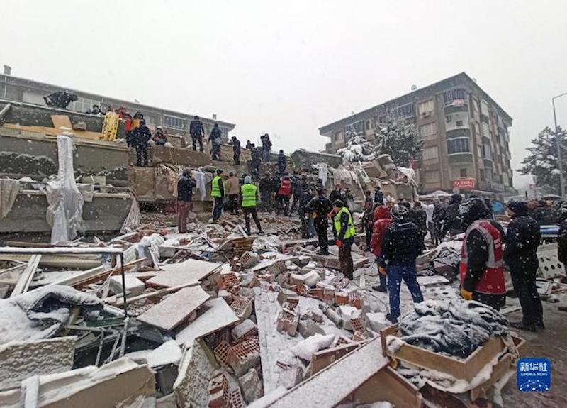 50 человек погибли в результате мощных землетрясений в Турции