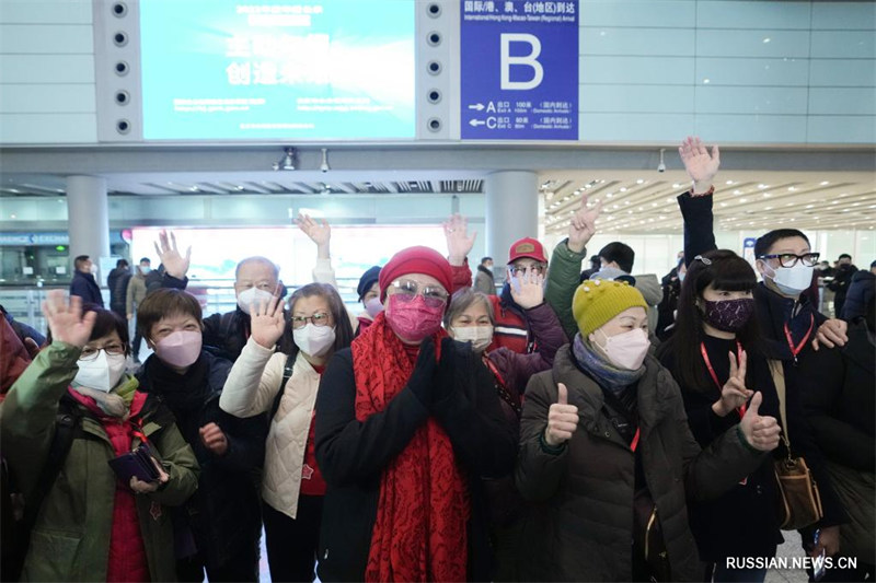 В Пекин прибыла первая туристическая группа из Сянгана после полного возобновления пассажирского сообщения между внутренними районами Китая и САР Сянган и Аомэнь
