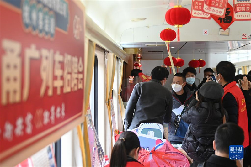 В поезде Гуанчжоу – Нинбо прошла ярмарка вакансий