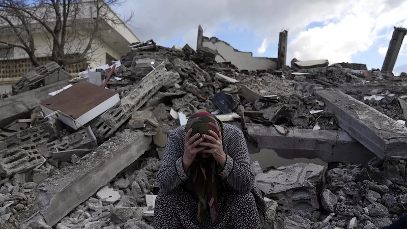 Число погибших в результате землетрясения в Турции возросло до 12 391