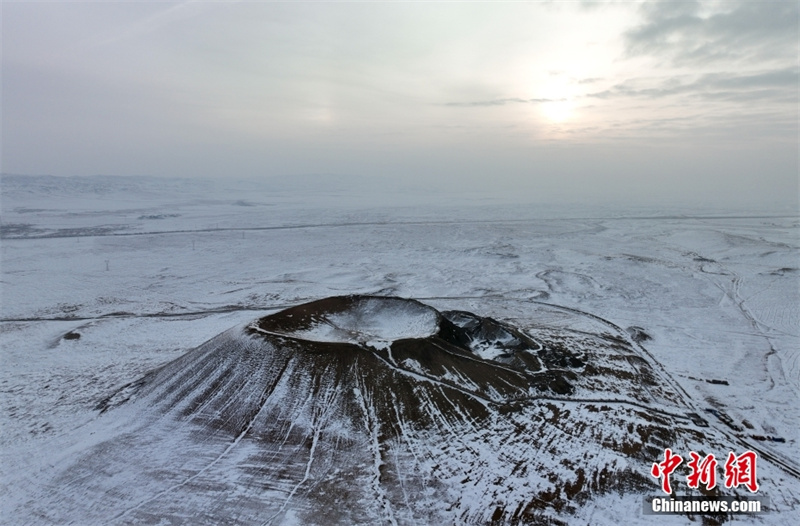 Покрытые снегом вулканы на севере Китая