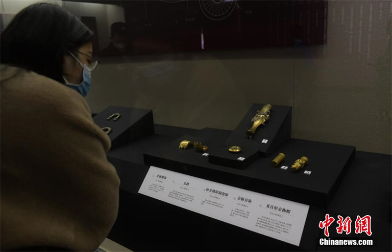 На выставке в городе Чунцин представлены 106 комплектов древних реликвий