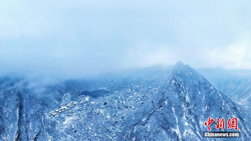 Заснеженные горы Цуйхуашань в Северо-Западном Китае