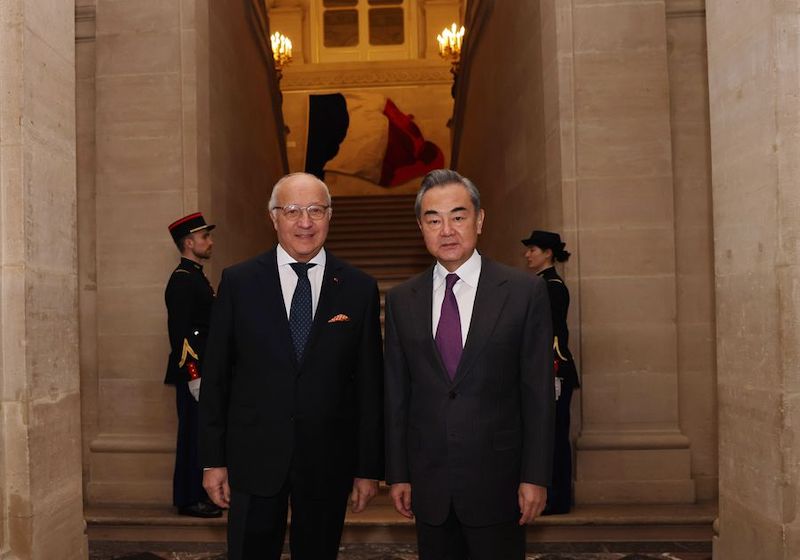 Ван И призвал к более тесной координации между Китаем и Францией