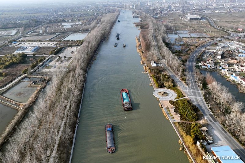 Оживленные грузоперевозки на Великом канале Пекин-Ханчжоу