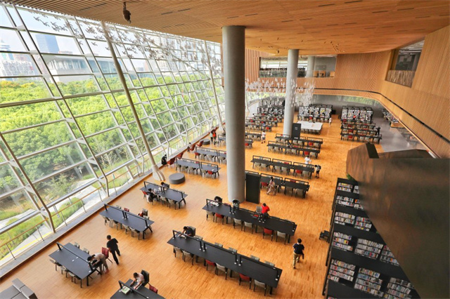 В Шанхае открылась библиотека на природе