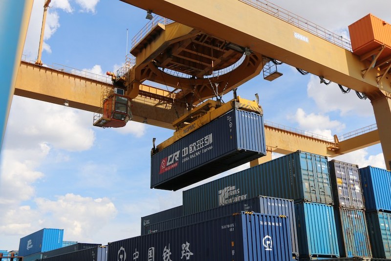 В крупнейшем сухопутном порту Китая Маньчжоули наблюдается рост грузоперевозок поездами "Китай-Европа"