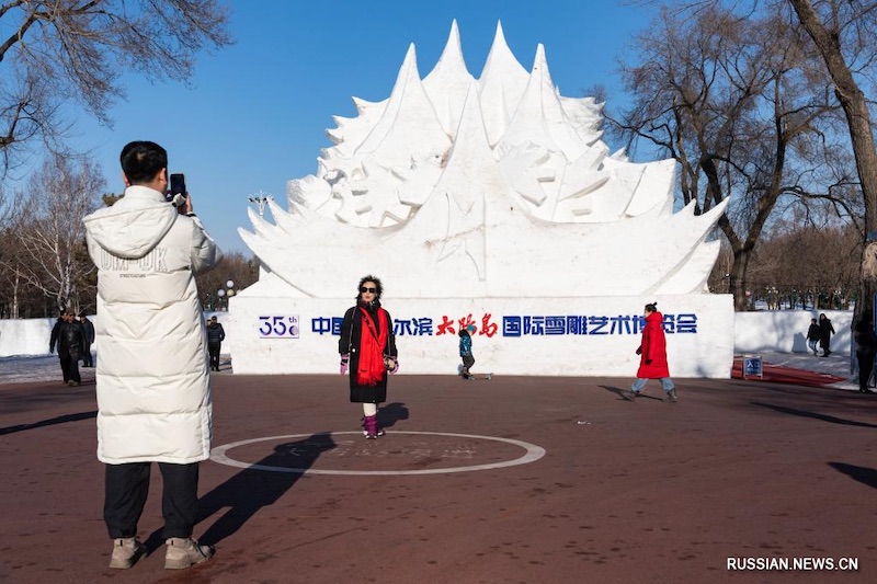 Выставка снежных скульптур закрылась на северо-востоке Китая