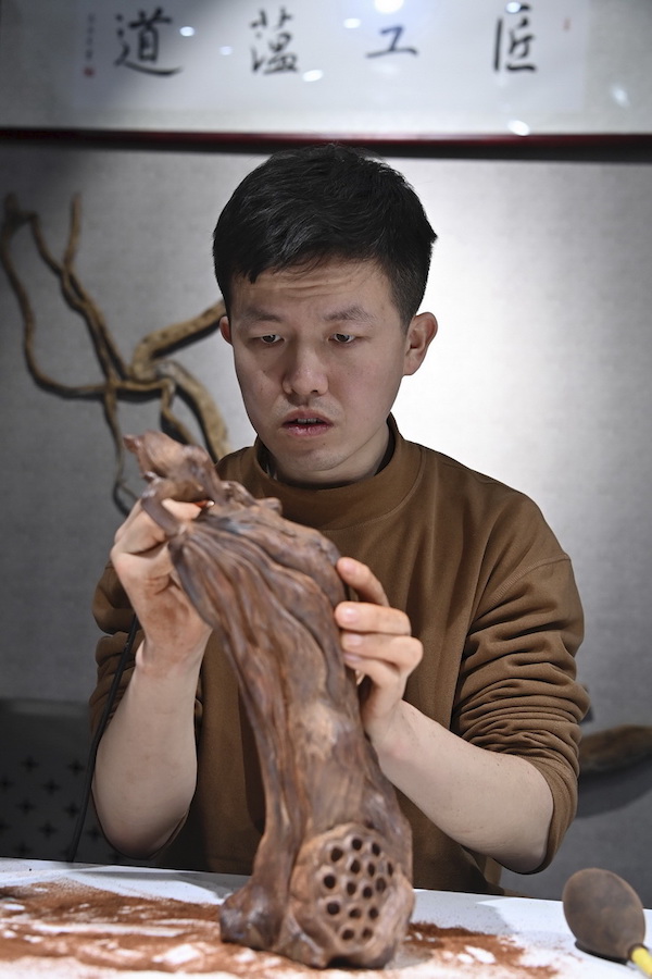 Невероятные работы мастера резьбы по дереву из провинции Шаньси