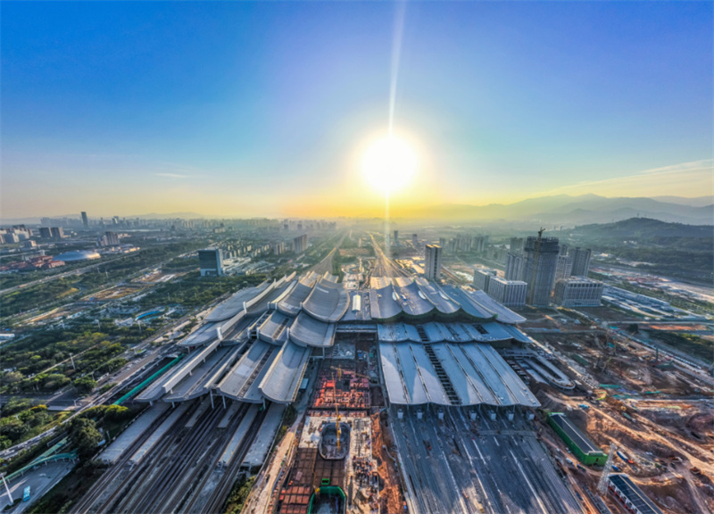 На вокзале города Сямэнь завершилось строительство самых больших по общей площади в Китае световых окон